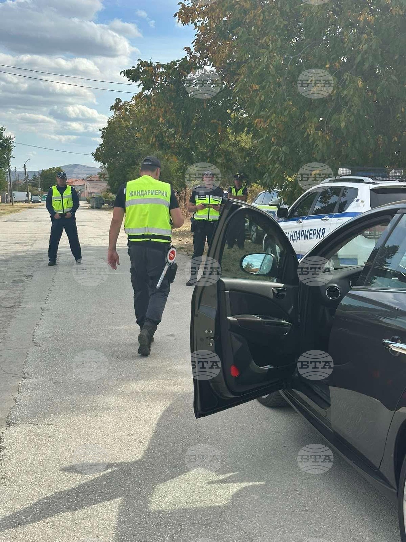 Наркотици и незаконно оръжие са иззети при специализирана полицейска операция в Ловешко