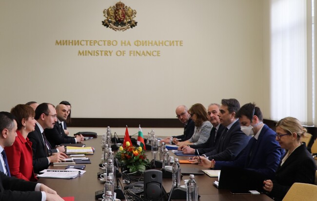 Вицепремиерът Асен Василев се срещна с министъра на търговията на Република Турция Мехмет Муш