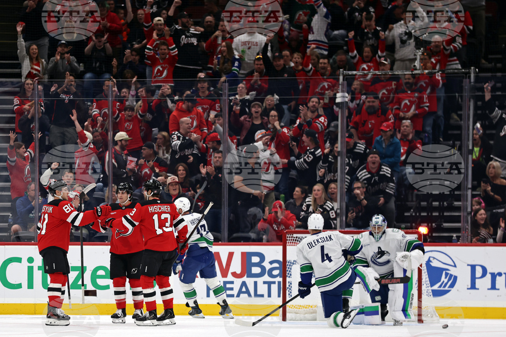 Canucks Devils Hockey