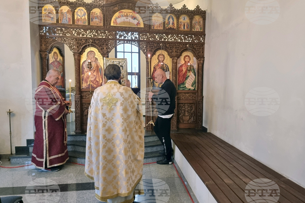 Смолян - църква „Св. Висарион Смоленски“ - литургия