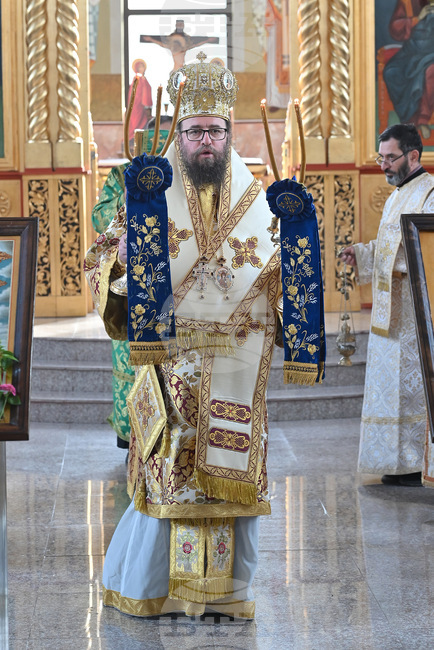 Напред трябва да вървим с Христовия кръст, а не с идоли, защото това ще е пагубно за нашата душа, каза Видинският митрополит Пахомий