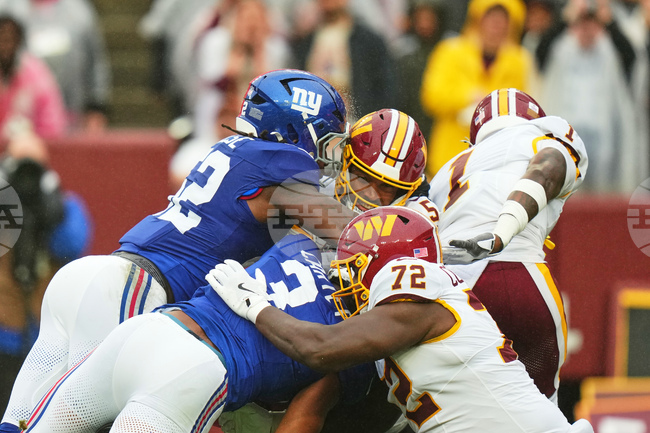 APTOPIX Giants Commanders Football