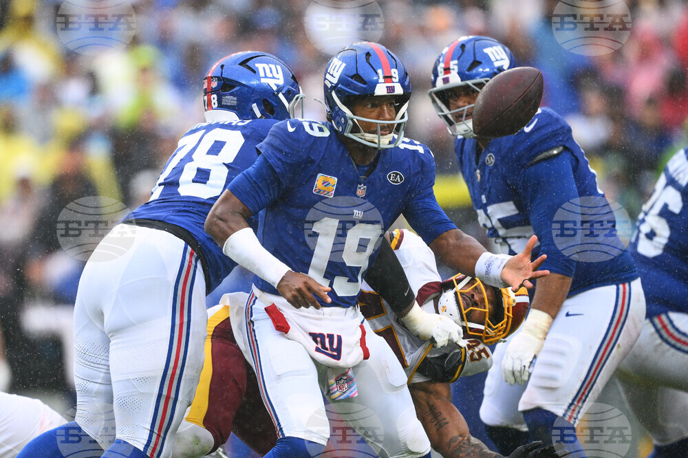 Giants Commanders Football