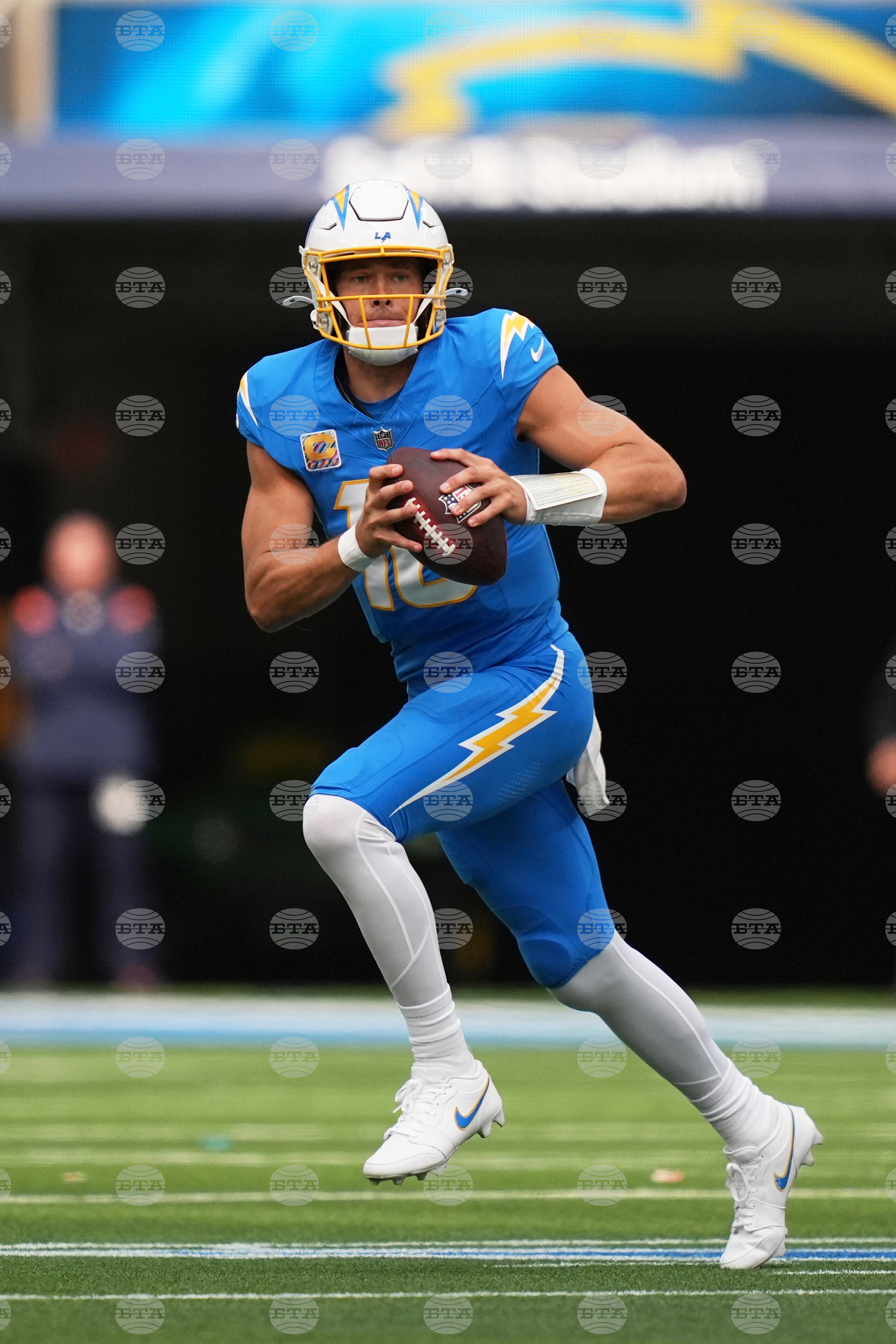Broncos Chargers Football