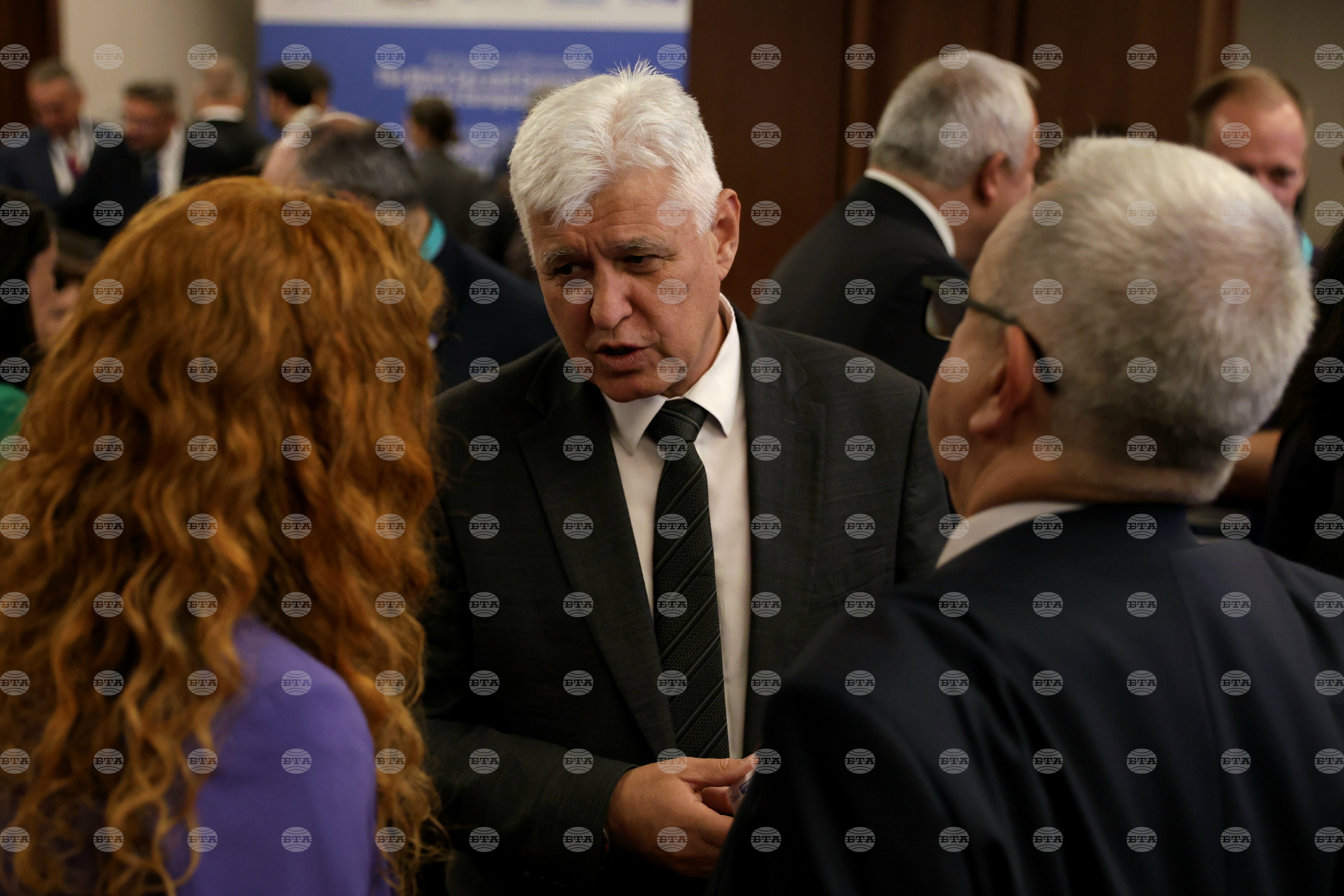 Очакваме подводен дрон за обследване на потъналия кораб в икономическата зона на България в Черно море и сателитни снимки, каза Димитър Стоянов