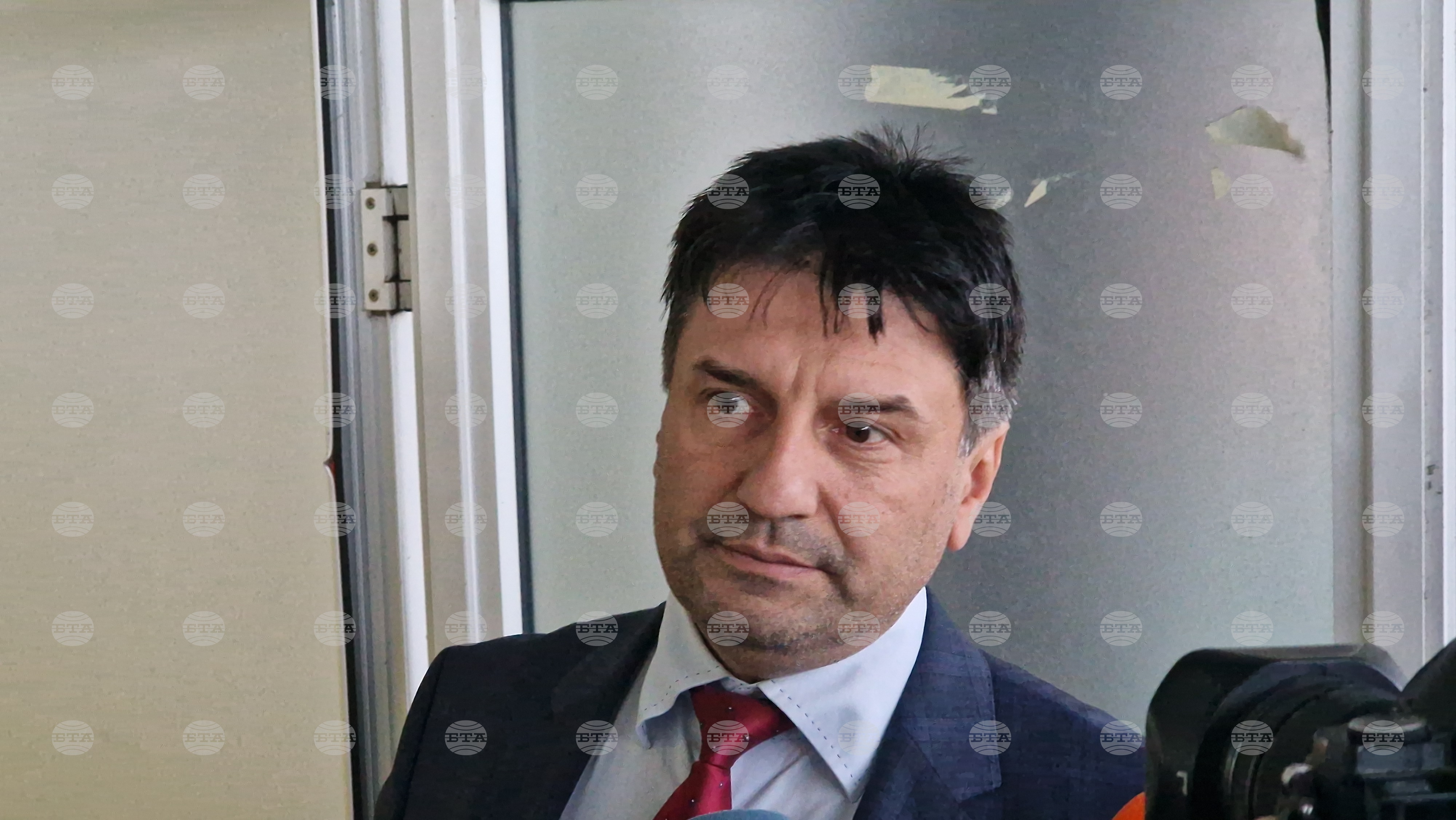 Спасителната операция за моряците от ударения край Бяла кораб е проведена при много бурно море, съобщи главният секретар на МВР Любомир Николов