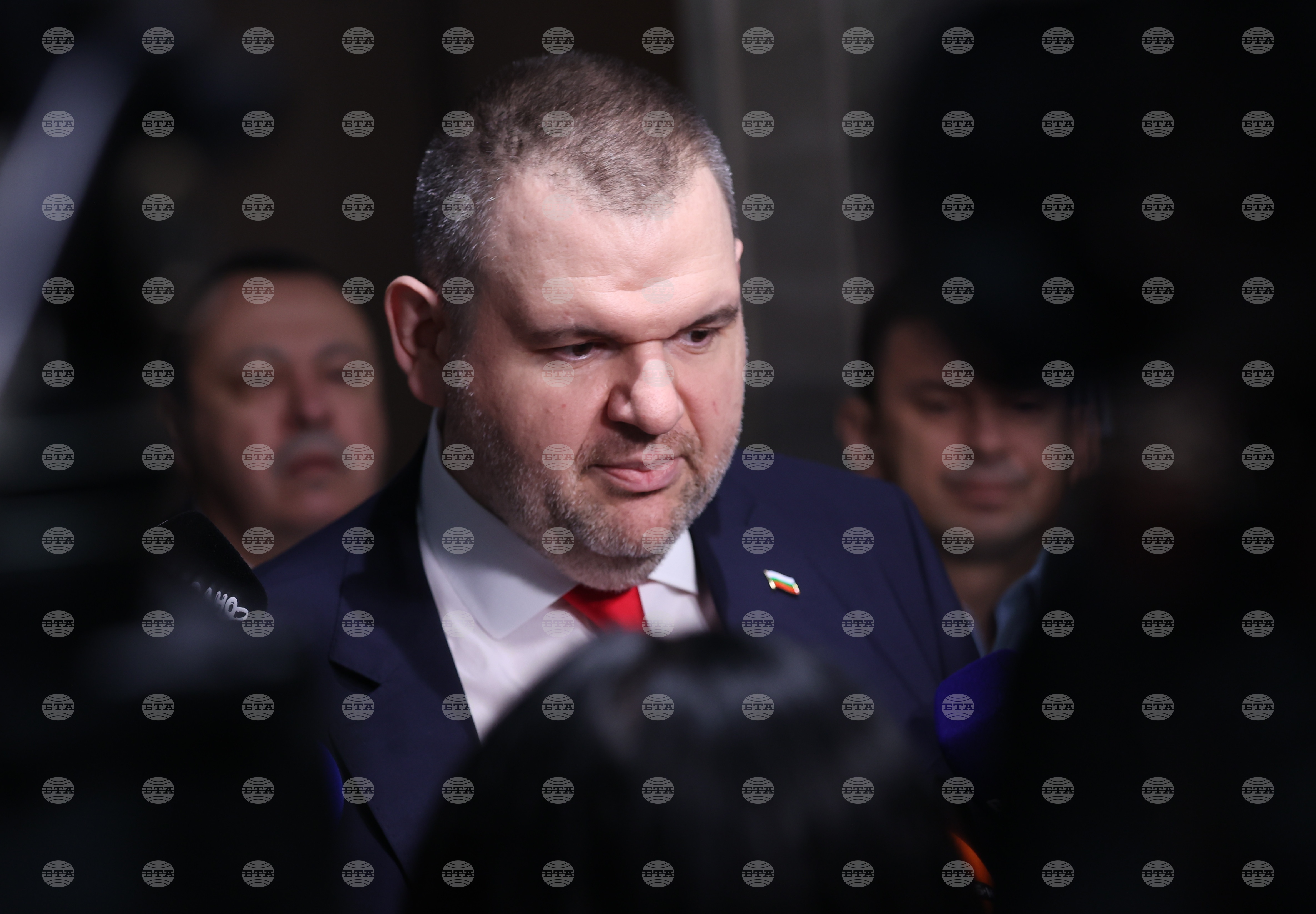 Ще предложим всички милиарди, подготвени за запълване на каси, да отидат за отбрана, каза лидерът на ДПС Делян Пеевски