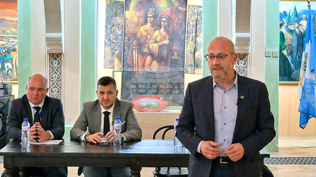 „Демократи за силна България“ представи пред граждани в Пловдив програмната рамка на партията „Малка държава. Силна България“