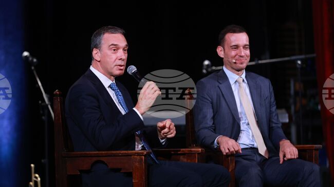 Кметовете на София и Бургас обсъдиха ролята на местната власт и Националната художествена академия за младите творци