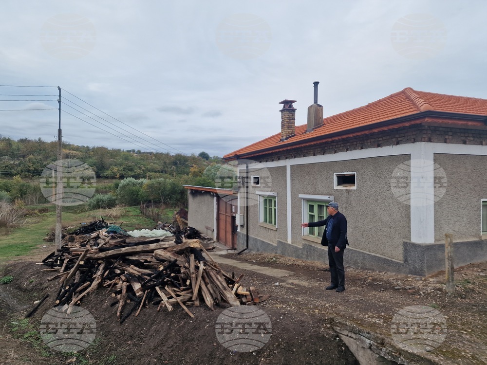 Жители на разградското село Благоево се обединиха в доброволческа акция, за да помогнат на свой съселянин, чийто дом пострада при пожар