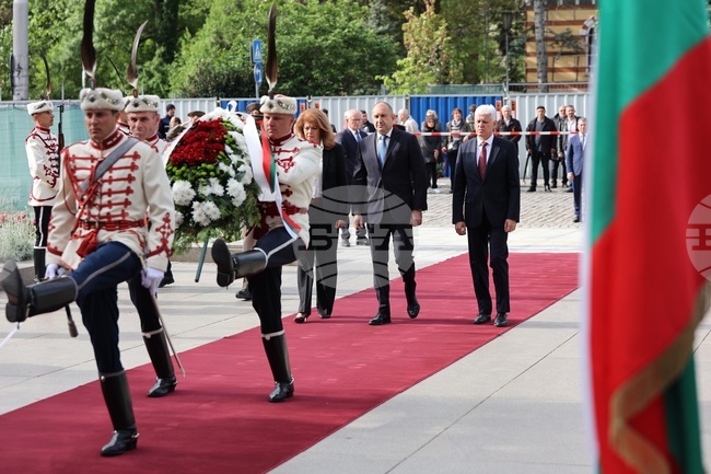  Румен Радев - Ден на Европа - паметник на Незнайния войн