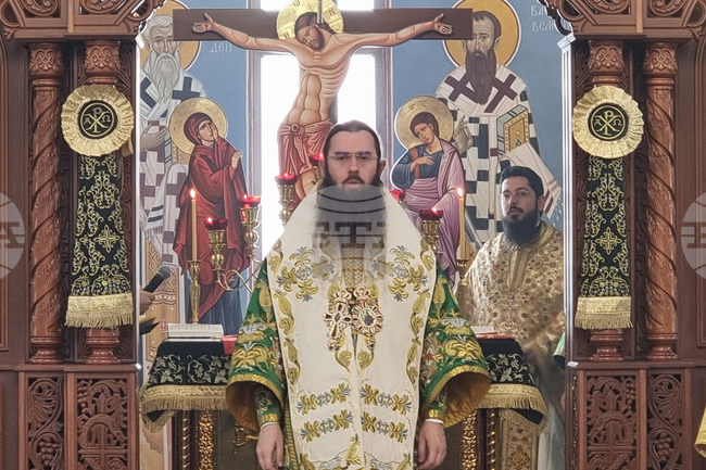 Примерът на света Петка ни учи как да възпитаваме децата си в добродетели, каза в проповедта си за Петковден сливенският митрополит Арсений