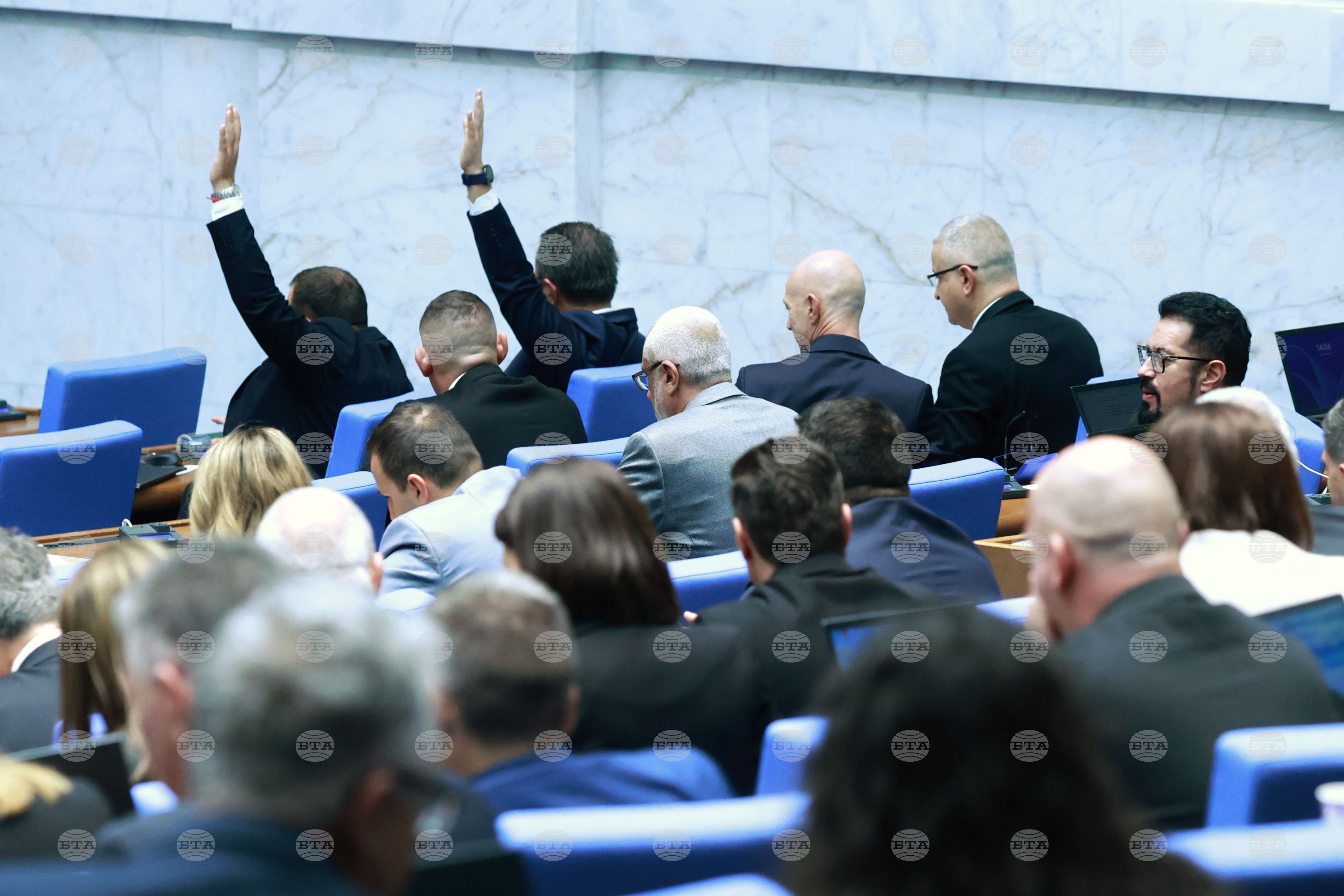Парламентът реши на първо четене патрулните автомобили да бъдат оборудвани с дефибрилатори и полицаите да могат да оказват първа помощ