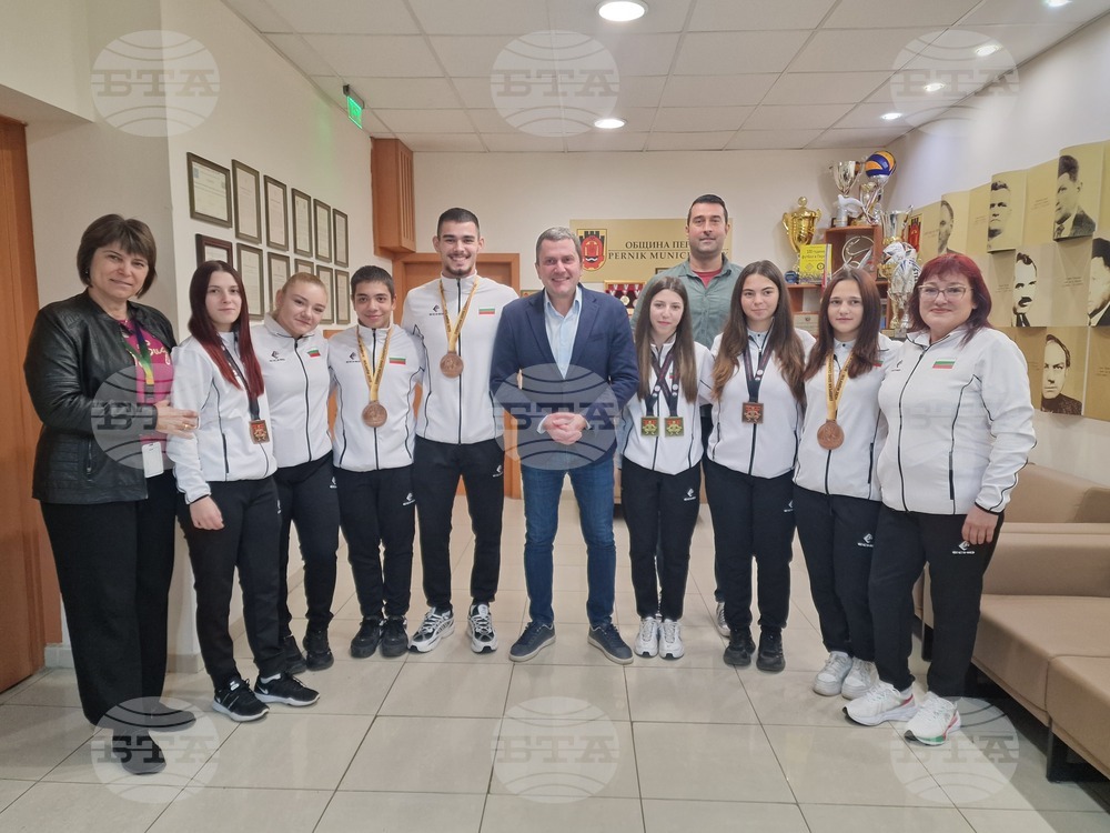 Кметът на Перник Станислав Владимиров се срещна с медалисти от европейски и световни първенства по сумо