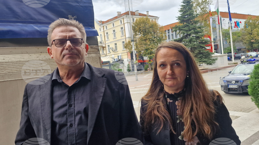 В Хасково пристигнаха първите изборни материали за президентския вот - 2150 ролки за машинно гласуване