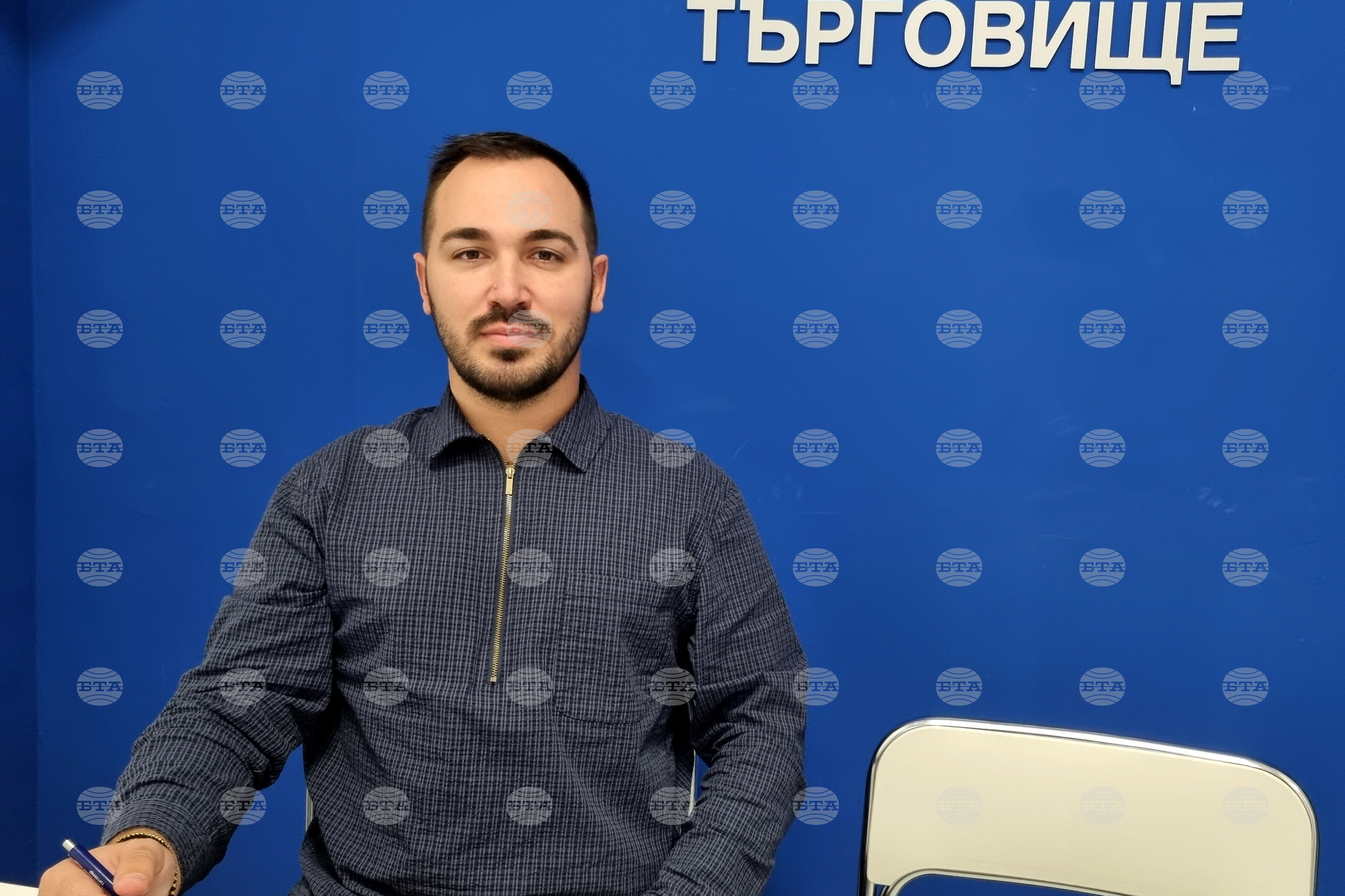 Фолклорните фестивали съхраняват традициите и свързват поколенията, каза народният певец Петър Кирилов