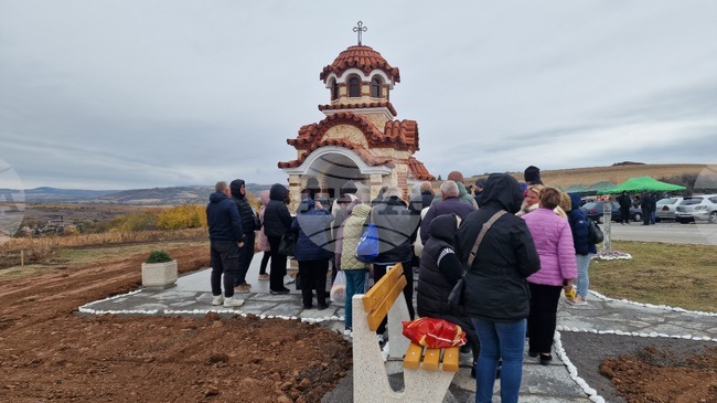 Нов параклис „Св. Петка“ беше осветен в местността Манастирището между пернишките села Черна гора и Лесковец