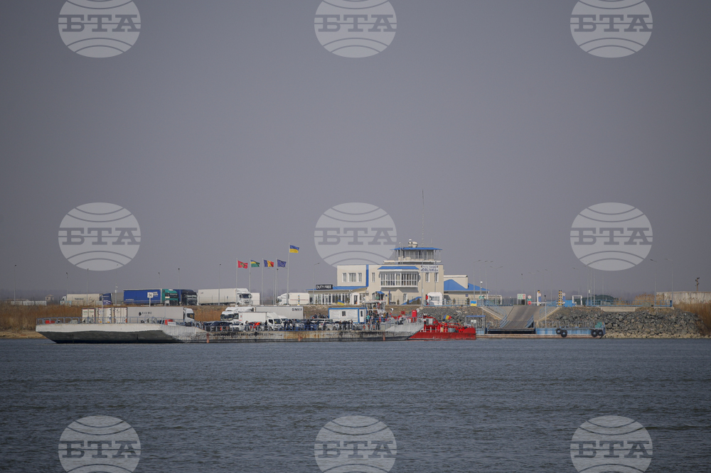 Трима души загинаха при експлозия по време на драгиране в ръкав на Дунав в Южна Украйна