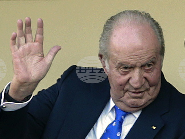 Испанското кралско семейство заяви, че оттеглилият се от престола Хуан Карлос, който живее в изгнание, може да се завърне в родината си