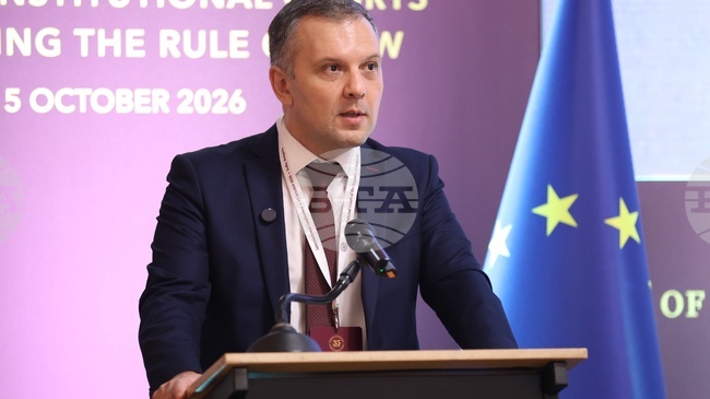 За нас решенията на Конституционния съд са компас, те не са пречка, каза министърът на правосъдието Николай Найденов