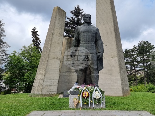 Добрич - паметник на загиналите добруджанци във Втората световна война