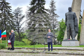 Добрич - паметник на загиналите добруджанци във Втората световна война