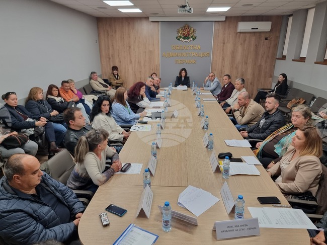 На кръгла маса в Областната администрация в Перник граждани поискаха по-ясни правила за изграждане на ВЕИ обекти