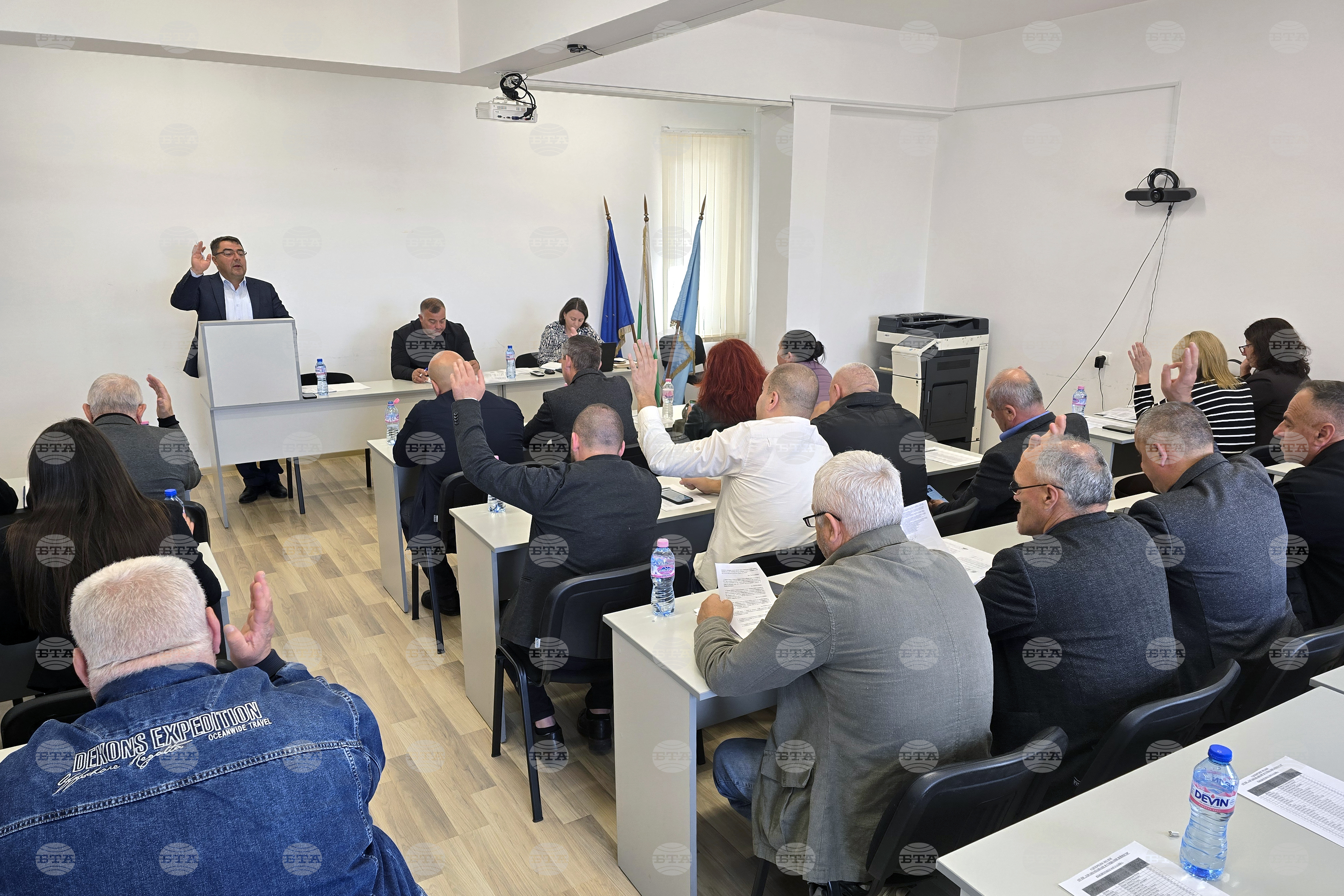 Съветници в Кирково гласуваха пазарни оценки на общински имоти и маломерни земеделски земи за отдаване под наем