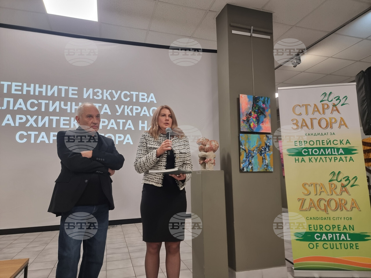 Книгата на проф. Марин Добрев „Стенните изкуства и пластичната украса в архитектурата на Стара Загора“ беше представена в града