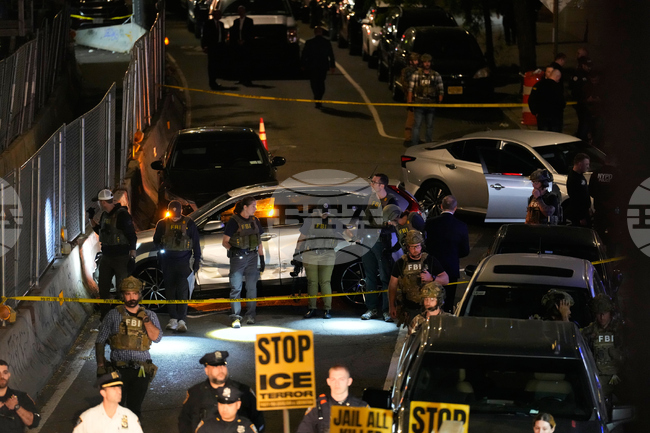 APTOPIX Federal Agents Shooting