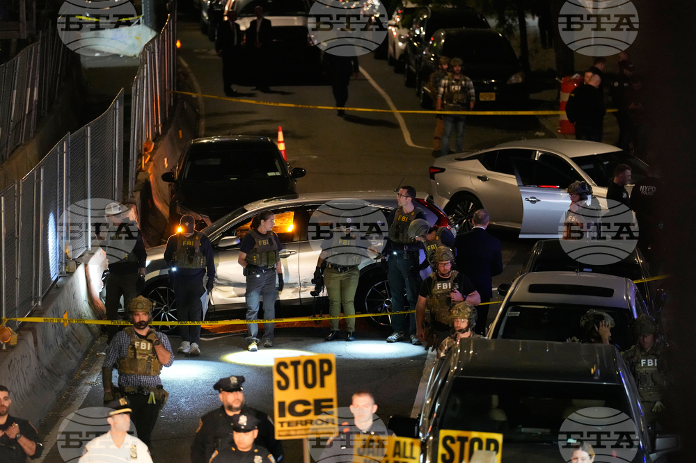 APTOPIX Federal Agents Shooting