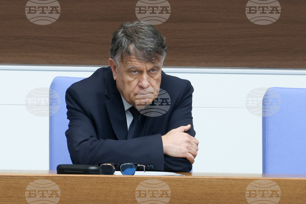 Нито едно училище в България няма да затвори врати заради липсата на средства за отопление, каза образователният министър Георги Вълчев