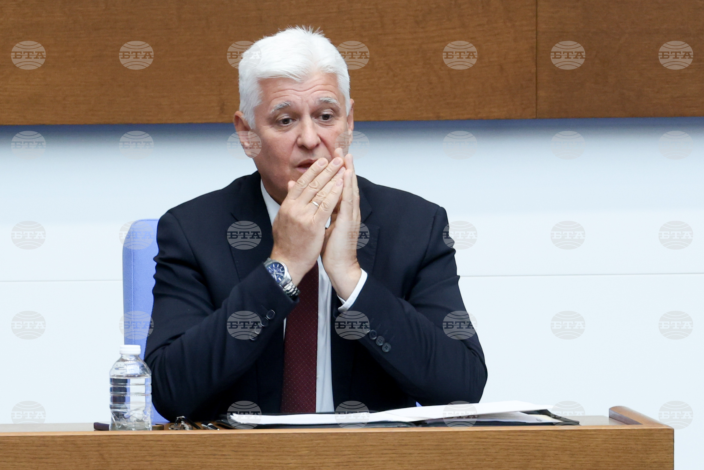 Сигнали за взривни устройства са получавани през октомври и в Министерството на отбраната, посочи министър Димитър Стоянов