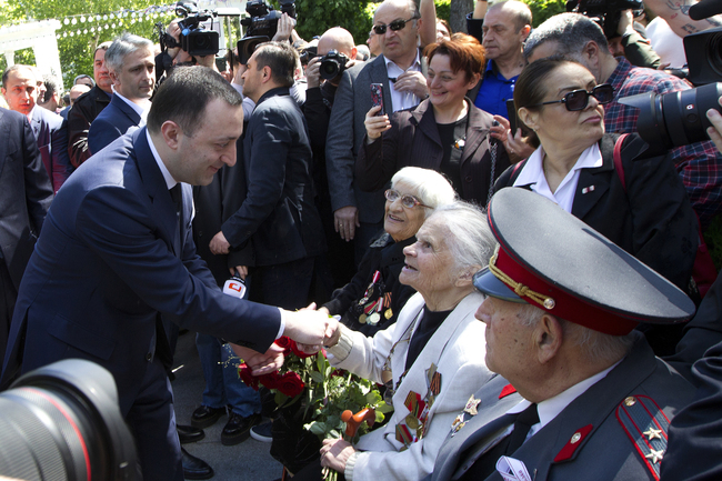 Грузинците очакват решението на Брюксел за еврочленството, а властите в Тбилиси междувременно пробваха да свалят проевропейския президент и се сближиха с Китай и Унгария
