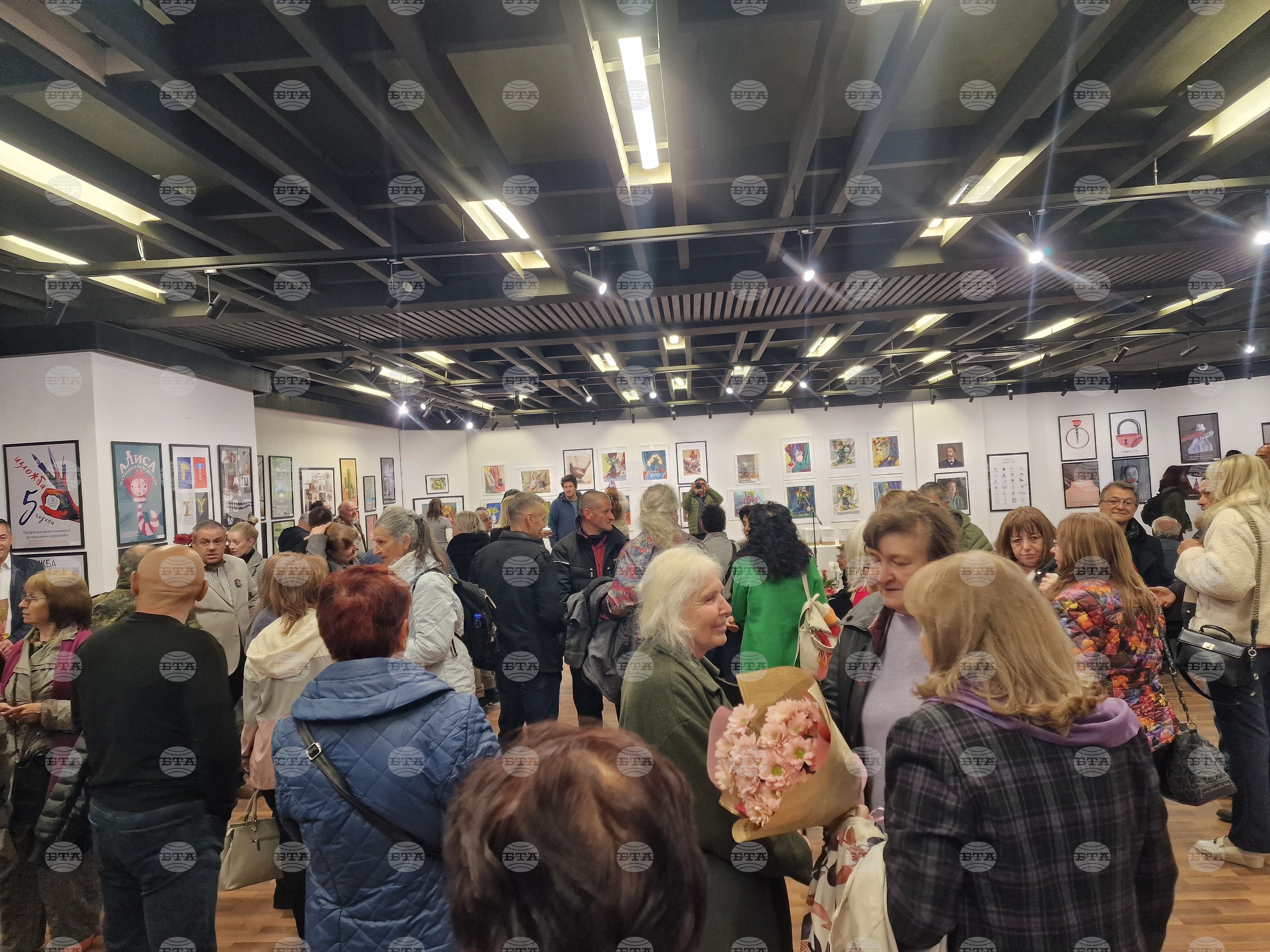 Гимназията по приложни изкуства в Смолян отбеляза 50-годишния си юбилей с изложба