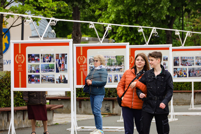 Бургас - изложба - „60 години пролог към света“