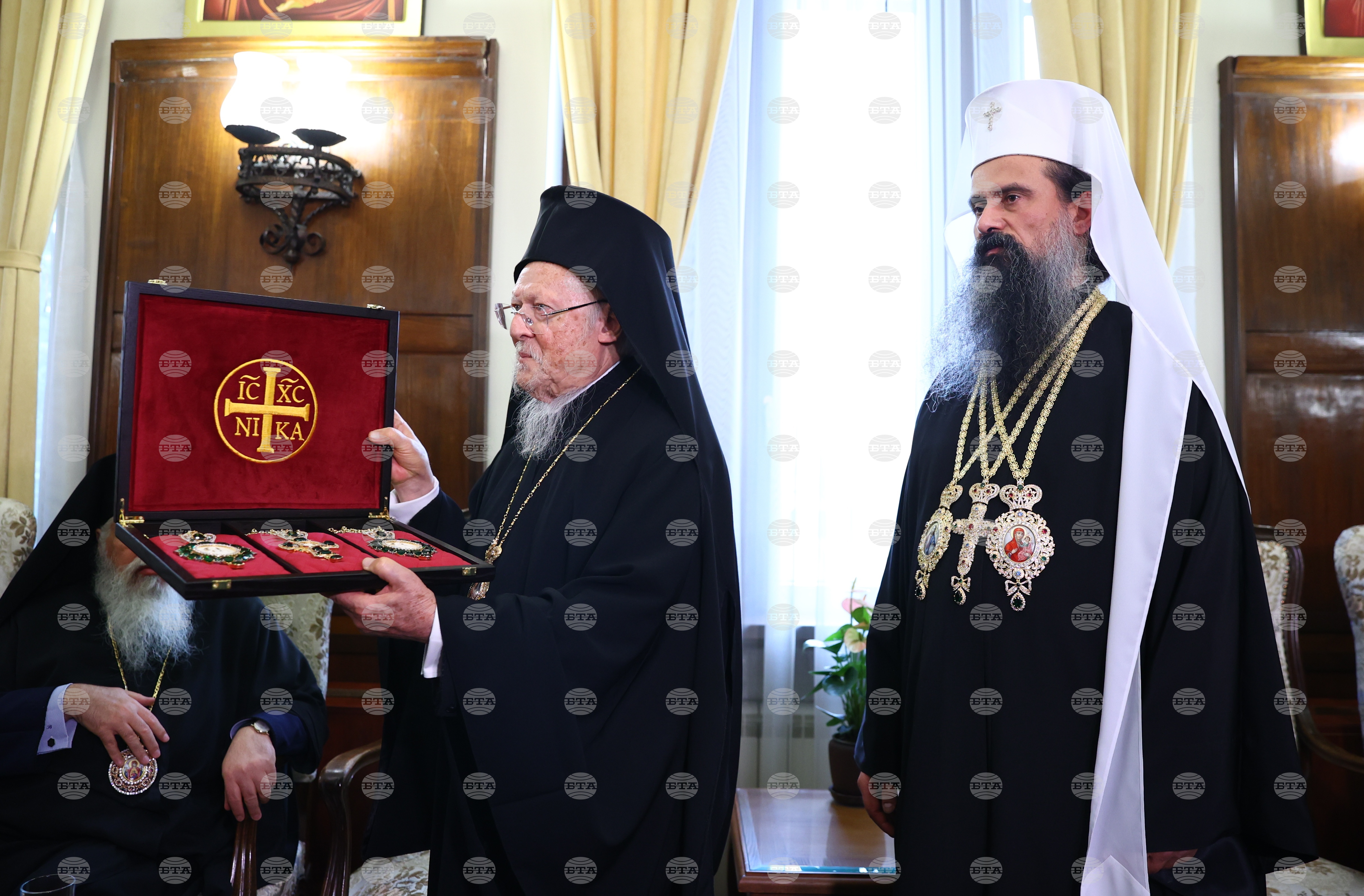 Вселенският патриарх Вартоломей пристигна в България и беше официално посрещнат в Синодалната палата в София