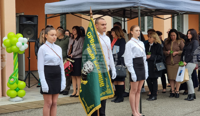 Мездра - гимназиално образование - годишнина