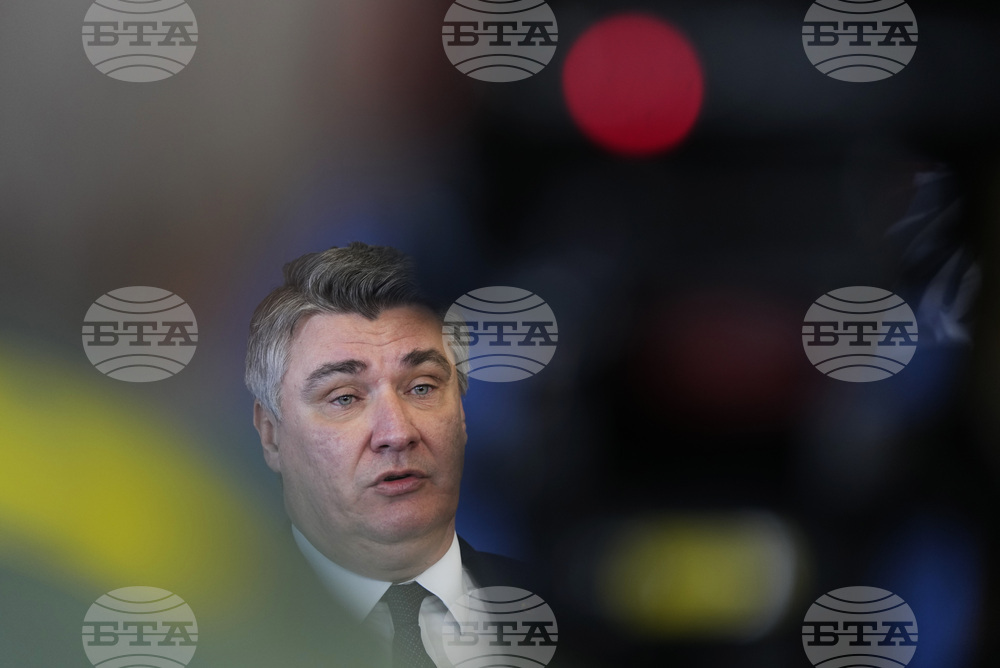 Хърватия прави всичко срещу интересите си, заяви хърватският президент