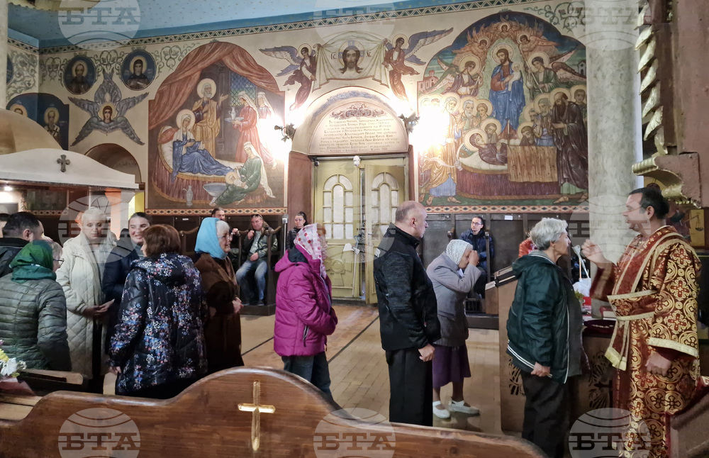 Търговище - храм „Св. Успение Богородично“ - неделна служба