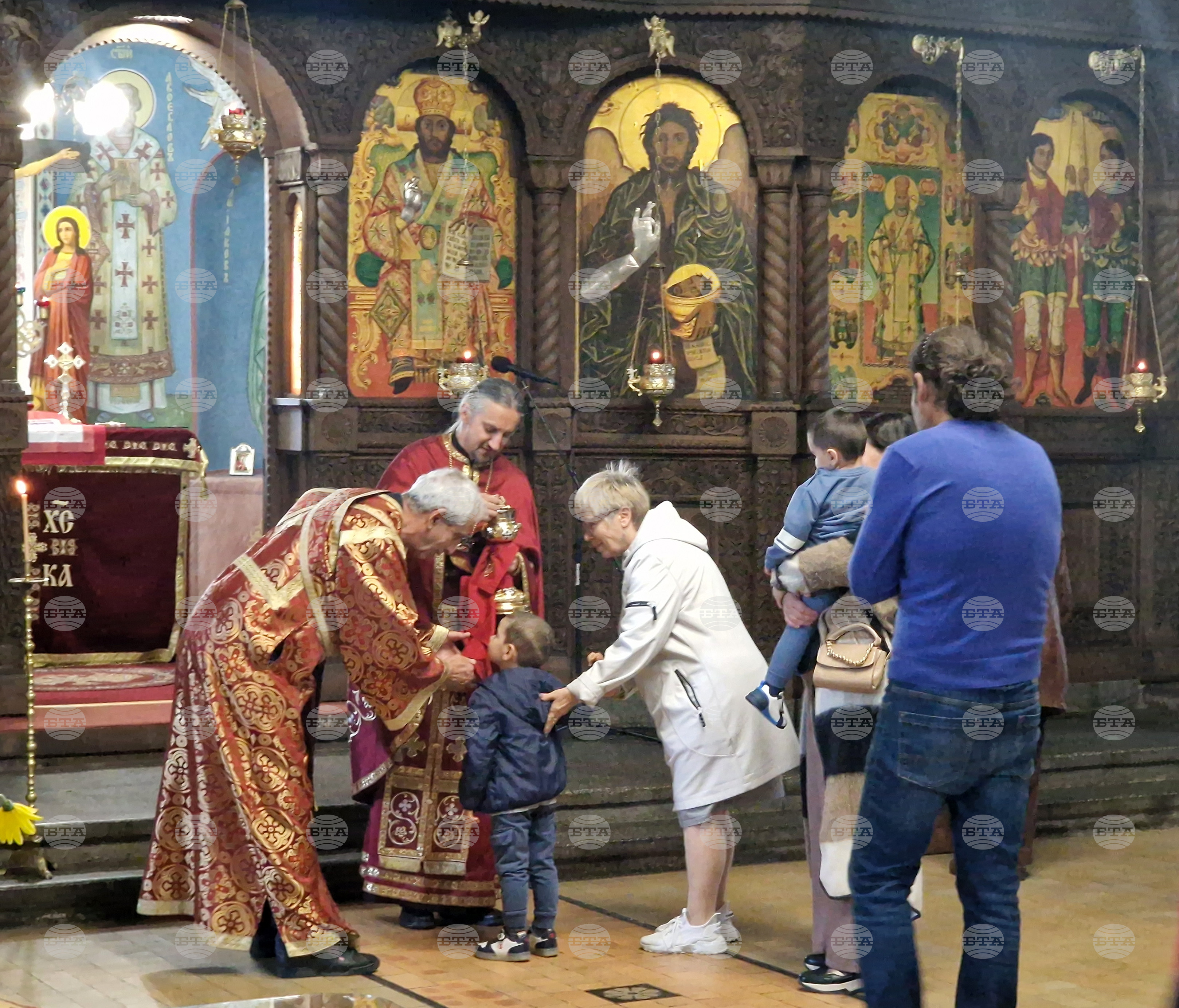 Християните трябва да отстояват вярата си и да не се отричат от Христос заради страх или неудобство, каза отец Анатоли Тодоров в Търговище