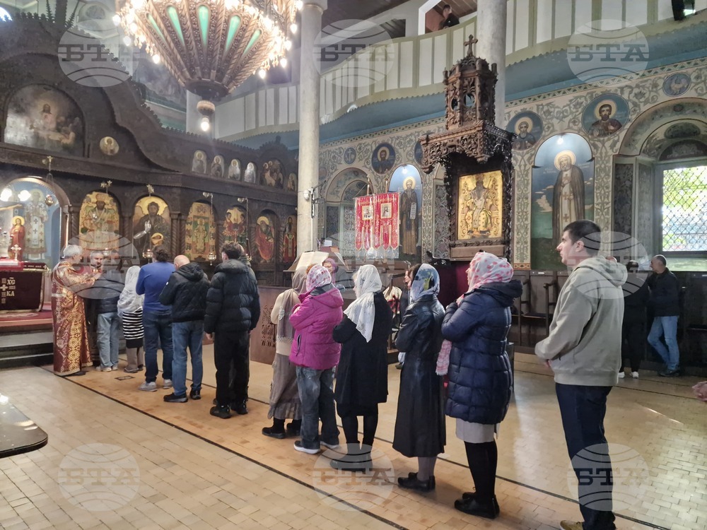 Търговище - храм „Св. Успение Богородично“ - неделна служба