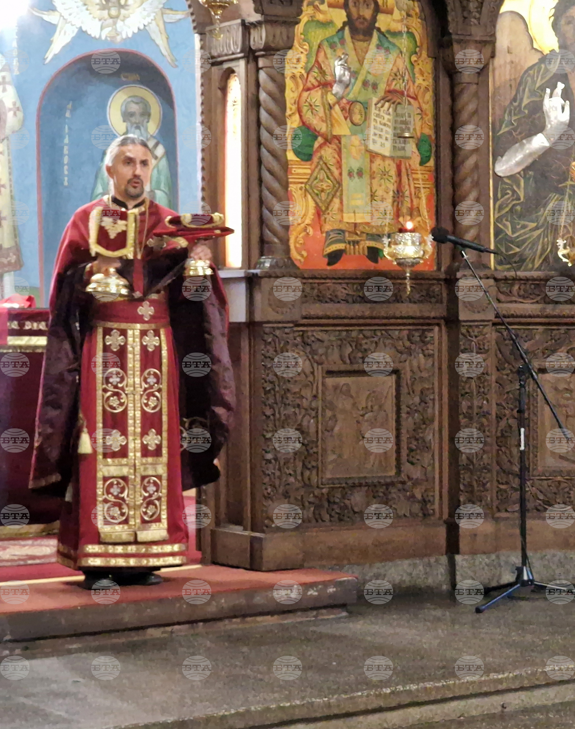 Търговище - храм „Св. Успение Богородично“ - неделна служба