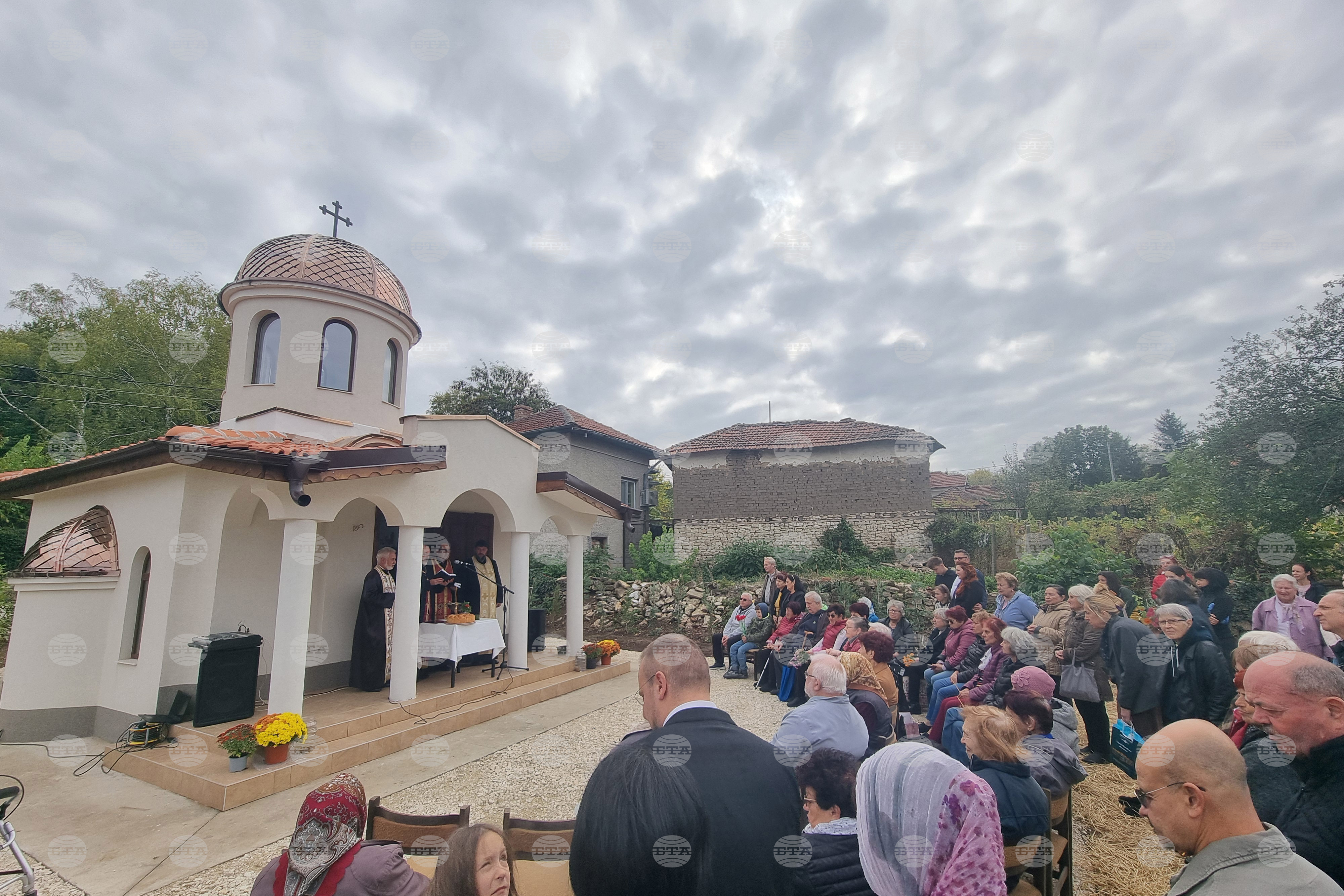 В плевенското село Тученица бе осветен новопостроеният параклис „Света Параскева"