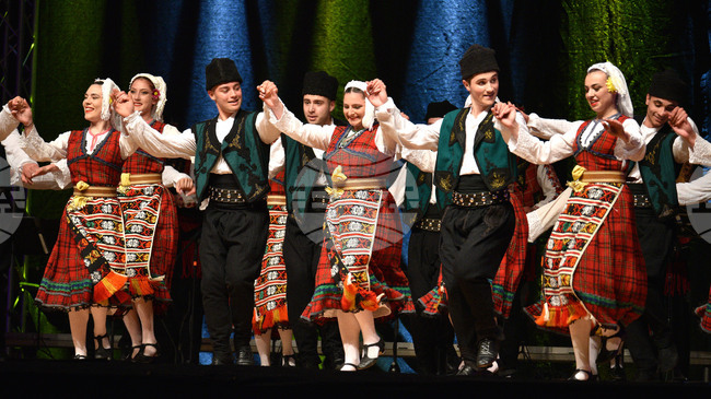 Студенти от Варненския свободен университет участват с нови постановки на фолклорните празници в Бургас в края на март