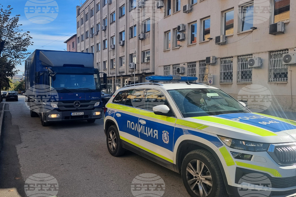Във Враца пристигнаха бюлетините и ролките за машинното гласуване на президентските избори