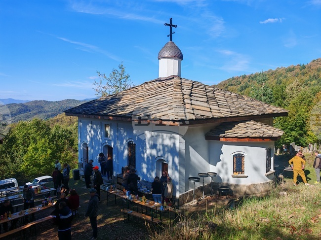 В село Угорелец отбелязаха 100-годишнината на храм „Св. Йоан Рилски“