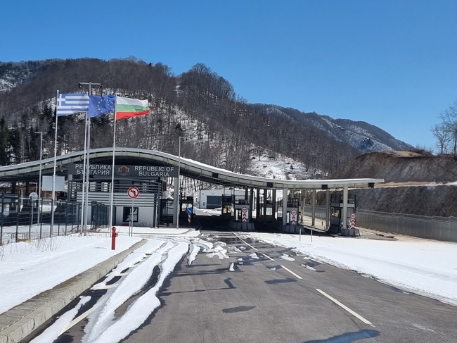 Няма потвърждение от "Гранична полиция" и от гръцките партньори, че може да се преминава през несъстоялия се ГКПП "Рудозем – Ксанти", съобщиха от Областната администрация в Смолян