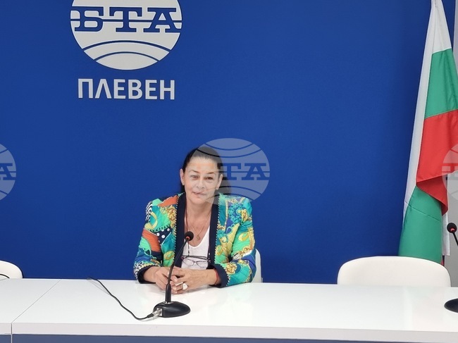 Любовта и морето са темите в първата стихосбирка на Валентина Цветанова „Море и люлякови приказки"