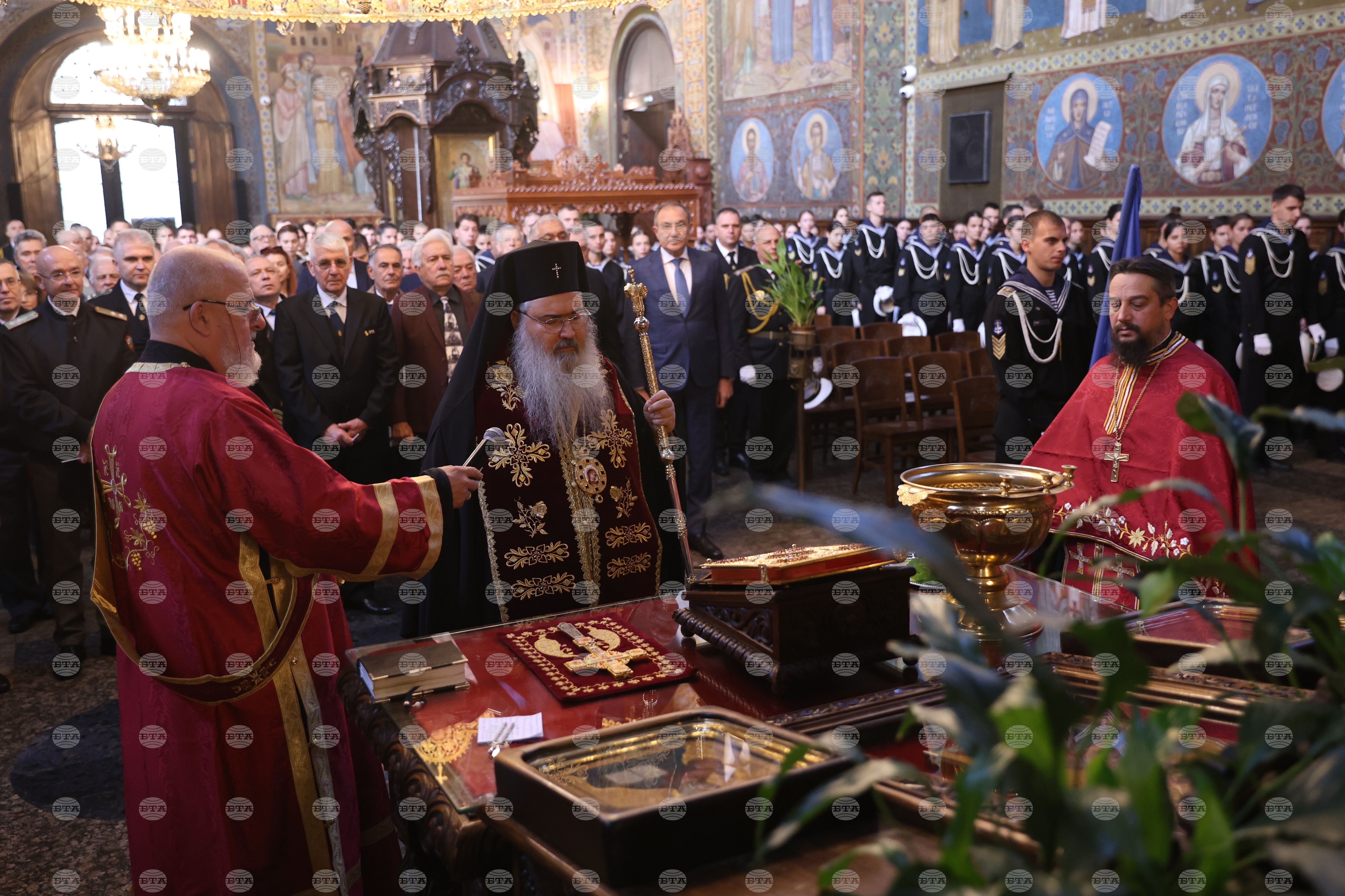 Варненският и Великопреславски митрополит Йоан отслужи тържествен молебен за 145-годишнината на Висшето военноморско училище „Никола Й. Вапцаров“